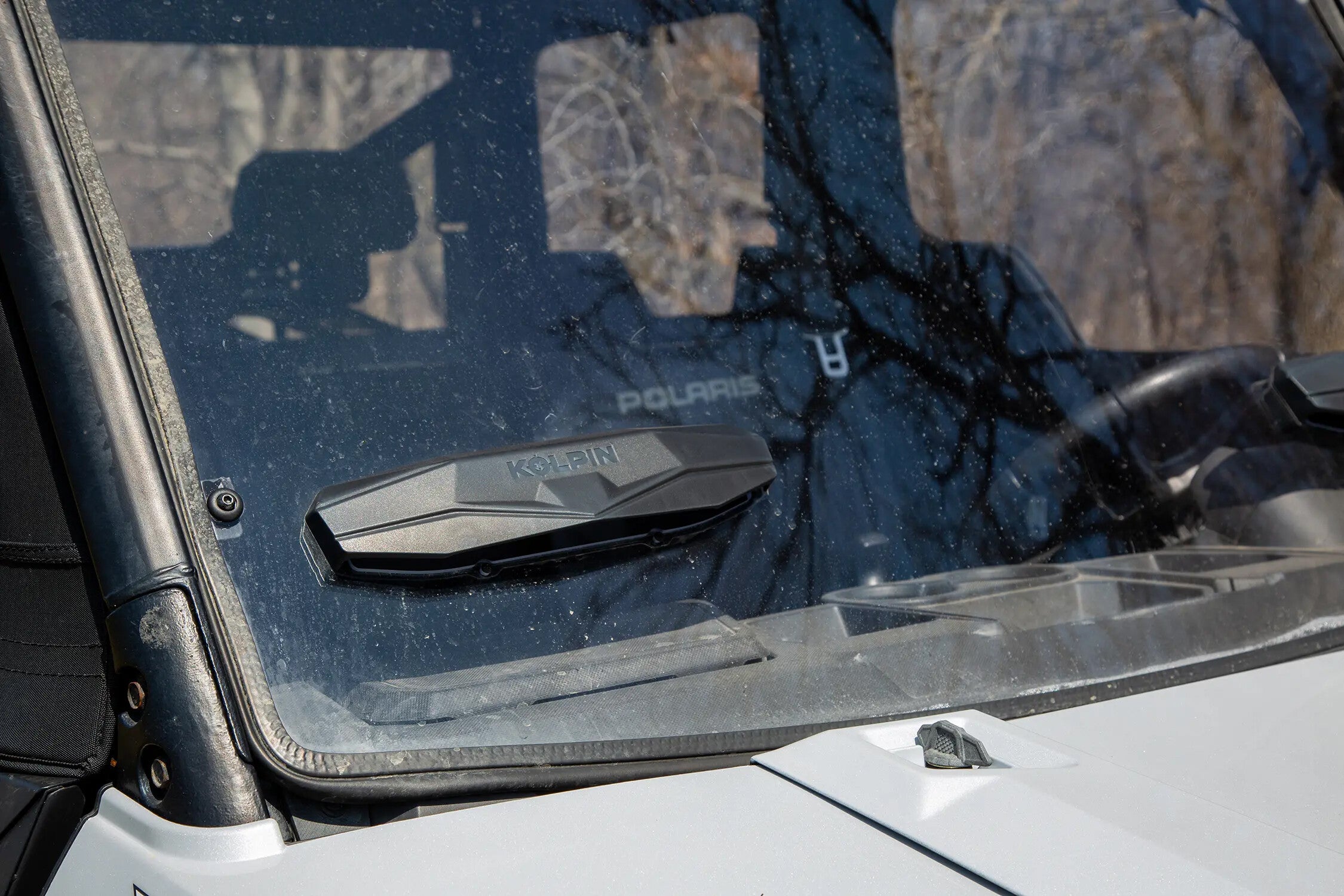 POLY FRONT WINDSHIELD FULL FIXED VENTED POL