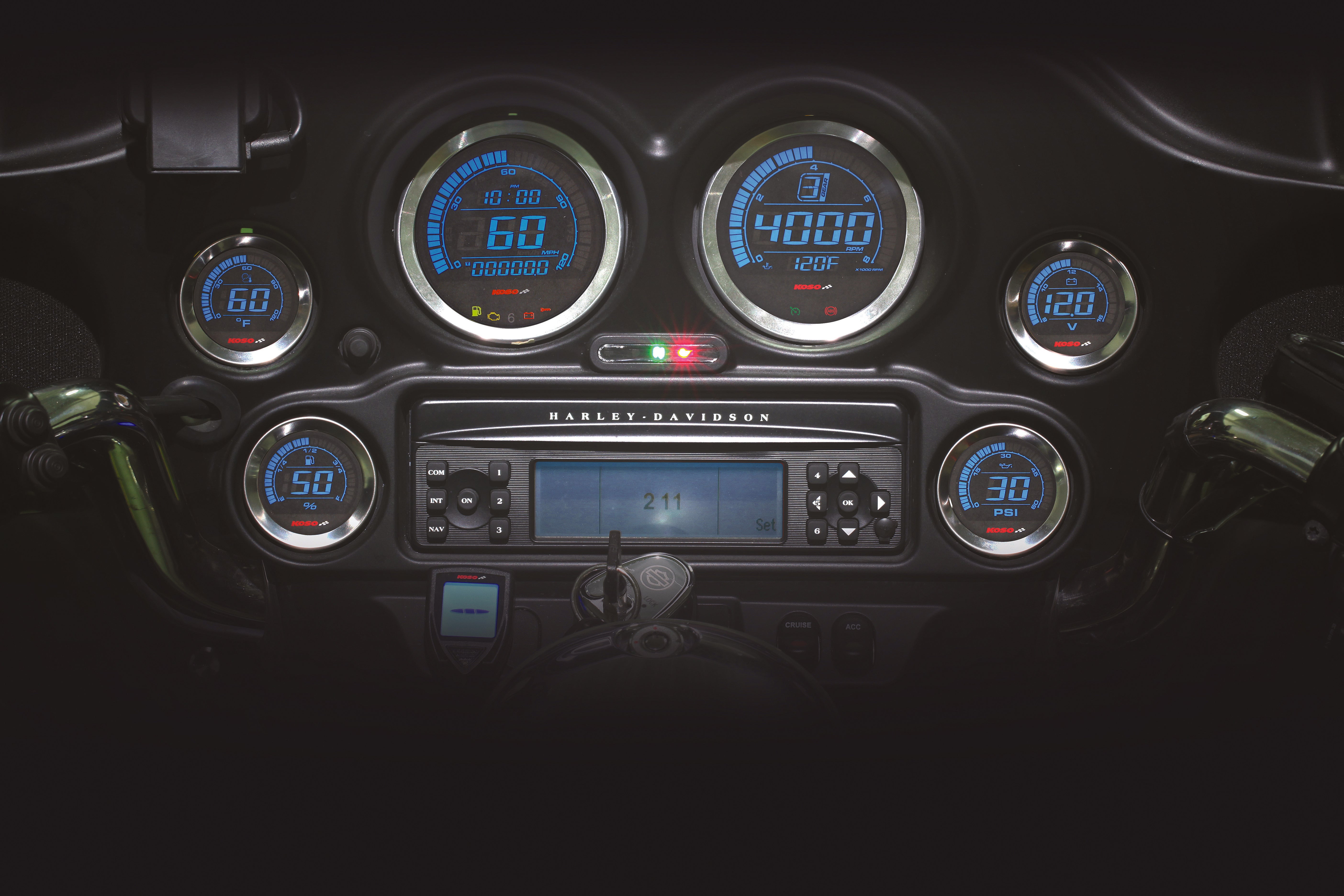 DIGITAL GAUGE CLUSTER SILVER BEZEL 04-13 FLHT AND FLTR