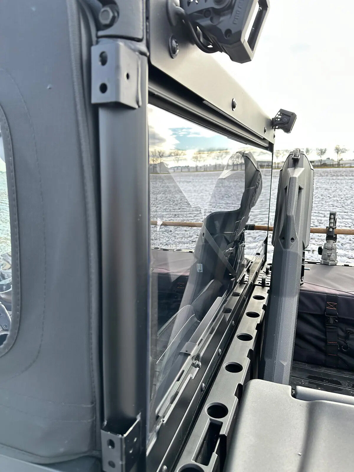 REAR WINDSHIELD PANEL POL