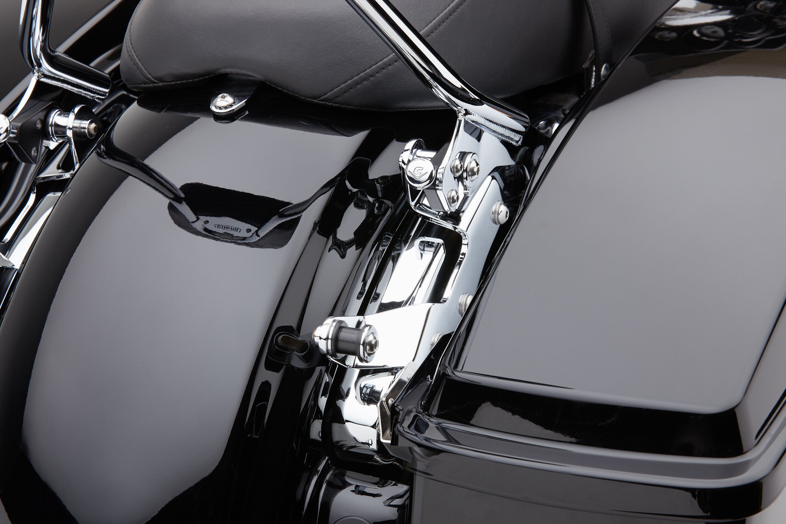 BACKREST MOUNTING KIT CHROME FLH/FLT 14-25