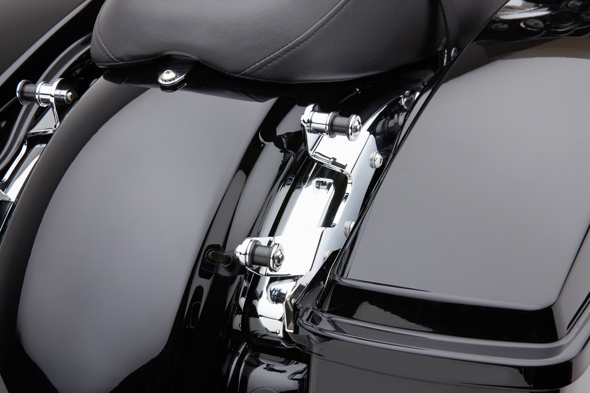 BACKREST MOUNTING KIT CHROME FLH/FLT 09-13