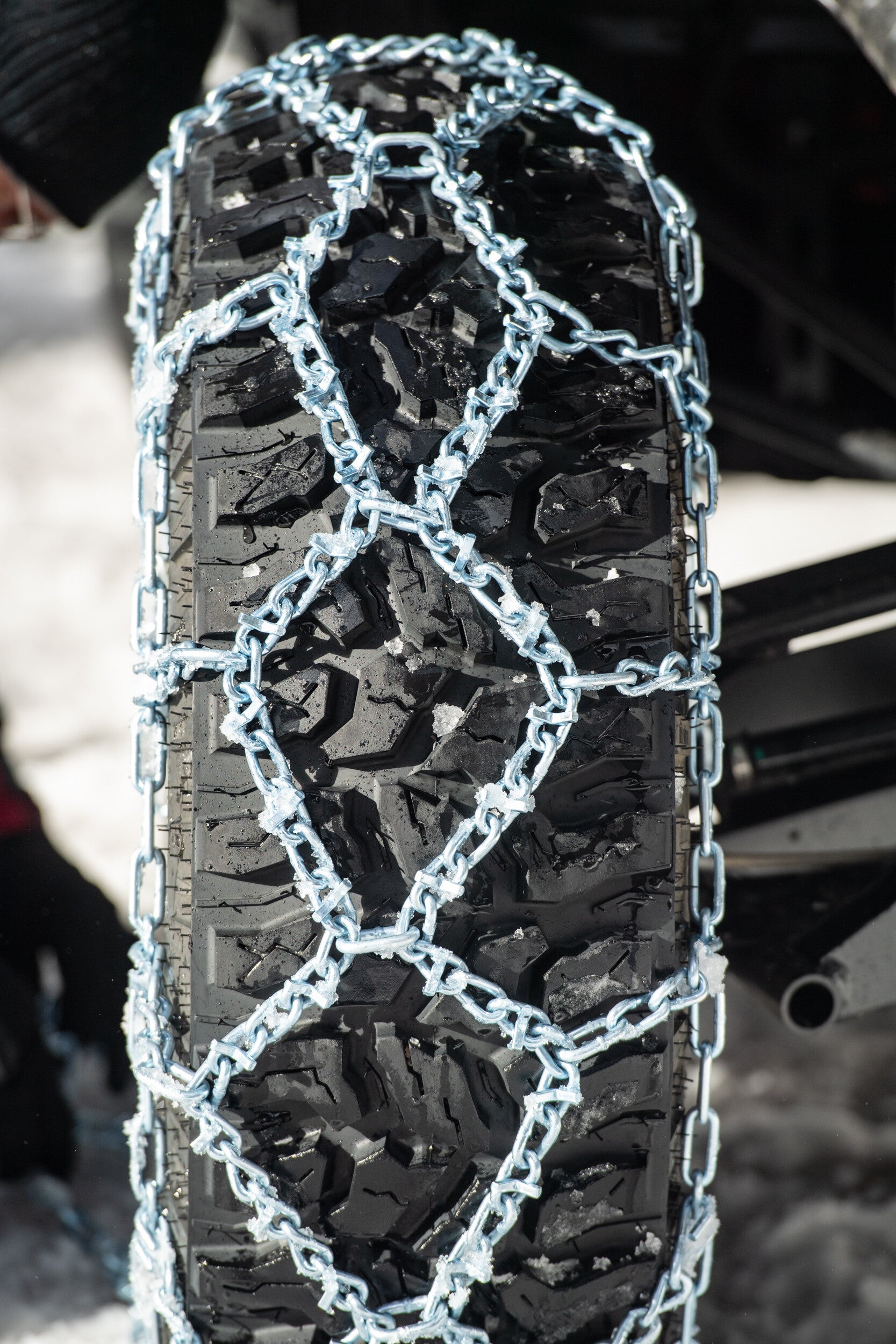 DIAMOND V-BAR SNOW CHAINS 32" 32X10-14 AND 32X10-15